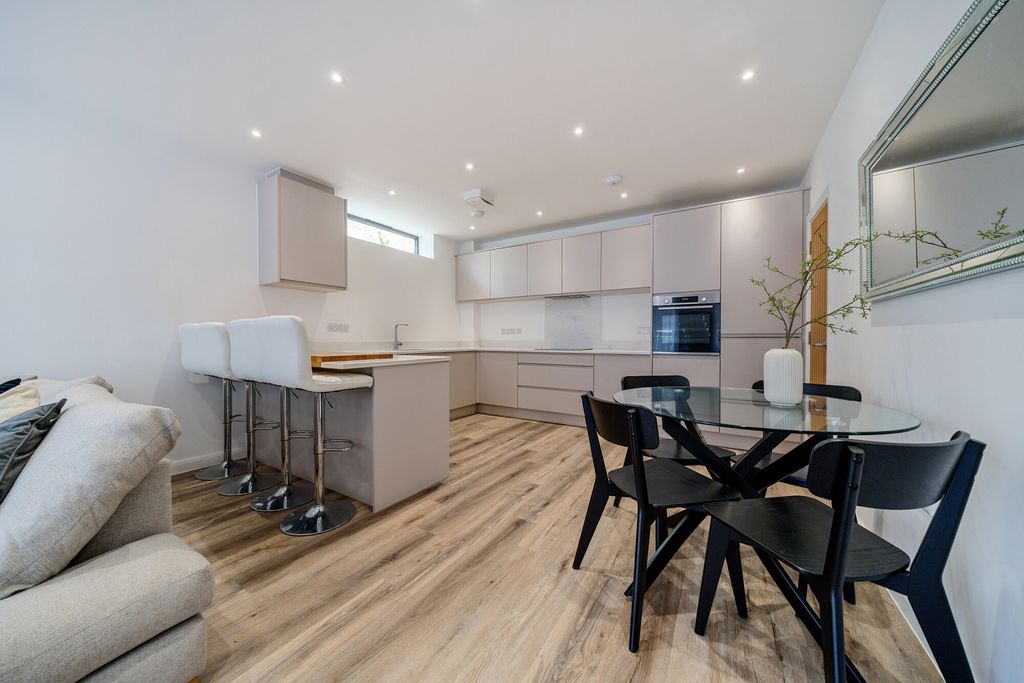 Property photo 3 of 21 Dining/Kitchen