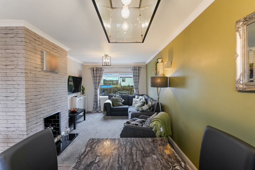 Property photo 3 of 14 Lounge