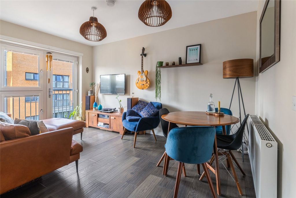 Property photo 2 of 16 Picture No. 24