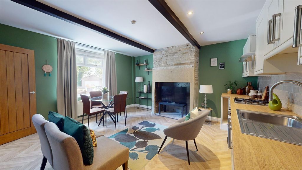 Property photo 2 of 12 17-Park-Square-09152023_090455.Jpg