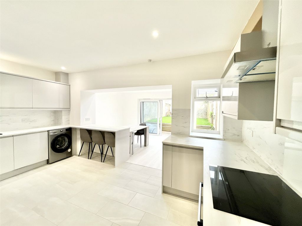Property photo 3 of 16 Kitchen