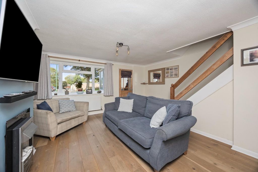 Property photo 3 of 23 Newtimber Gardens, 8_010.Jpg