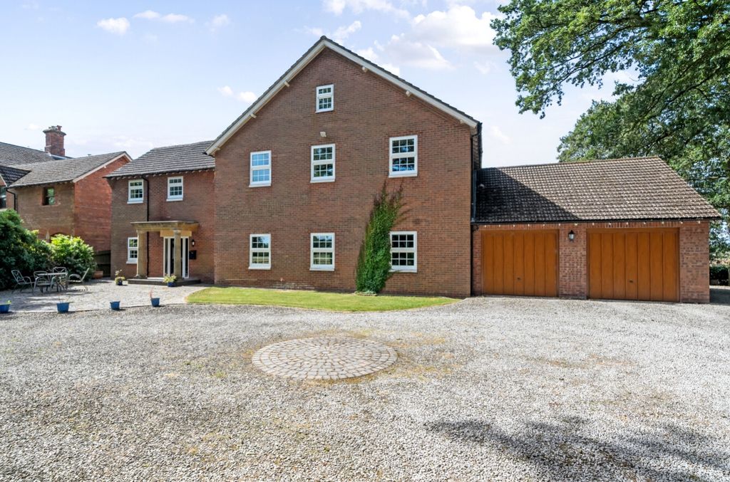 Property photo 1 of 34 1172935 (1)