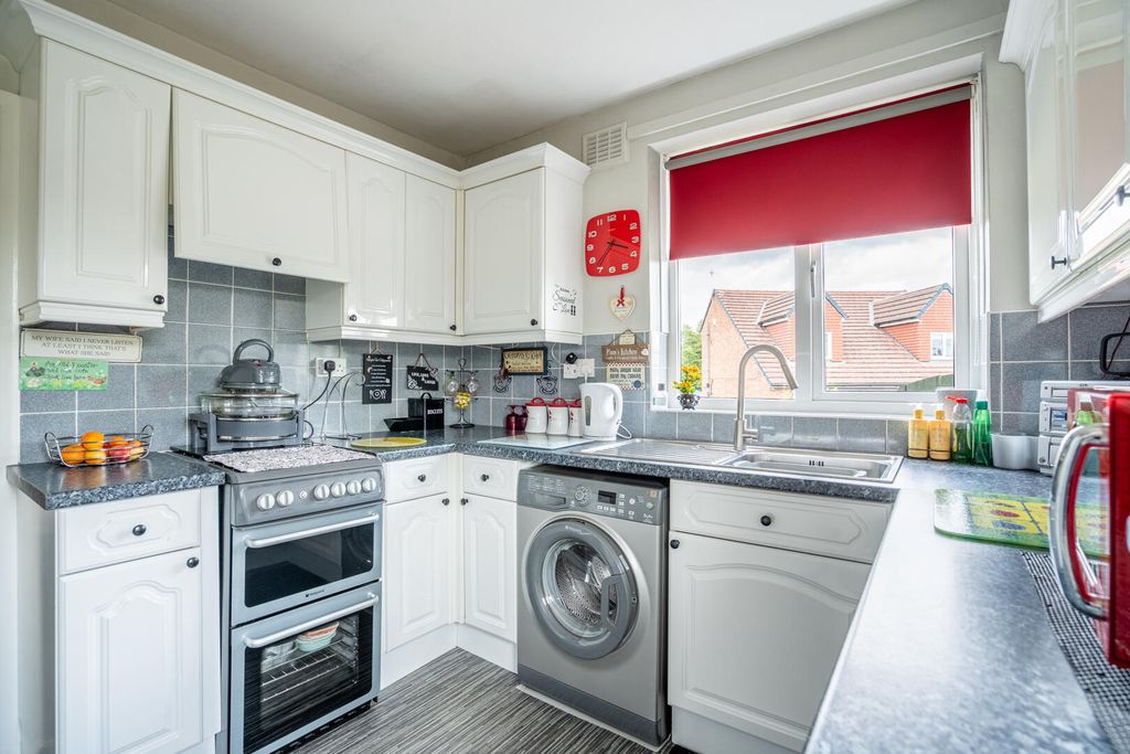Property photo 3 of 15 Kitchen