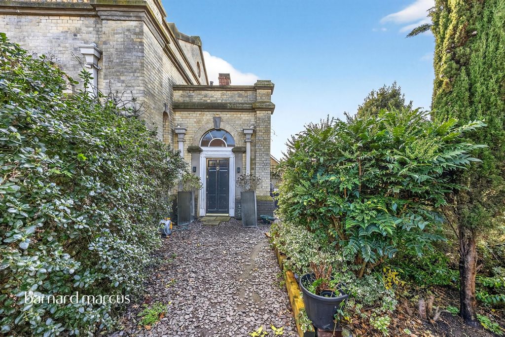 Property photo 1 of 17