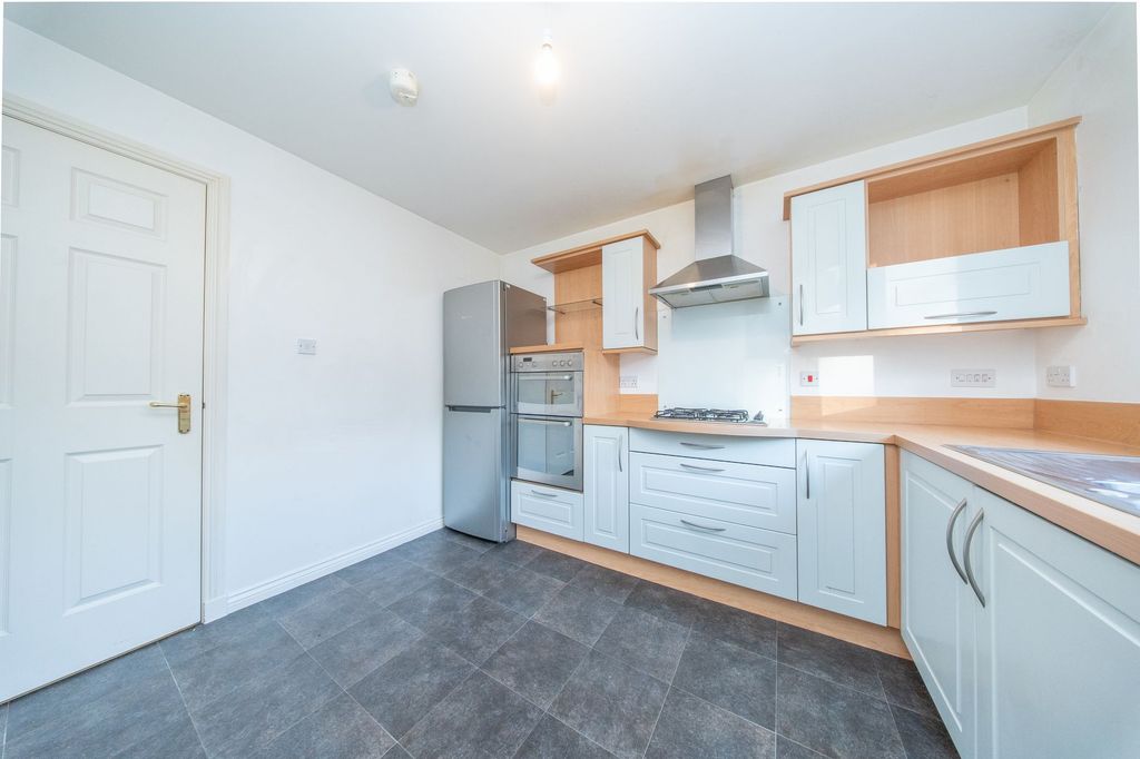 Property photo 3 of 40 Kitchen