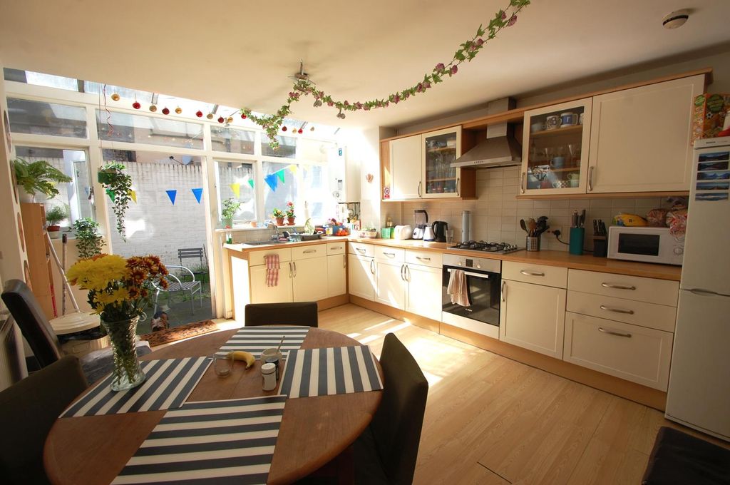 Property photo 3 of 23 Kitchen/Diner