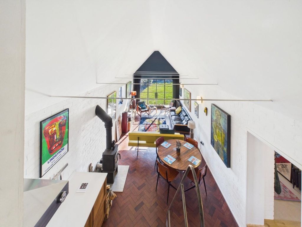 Property photo 2 of 20 Cam03810G0-Pr0208-Still021.Jpg