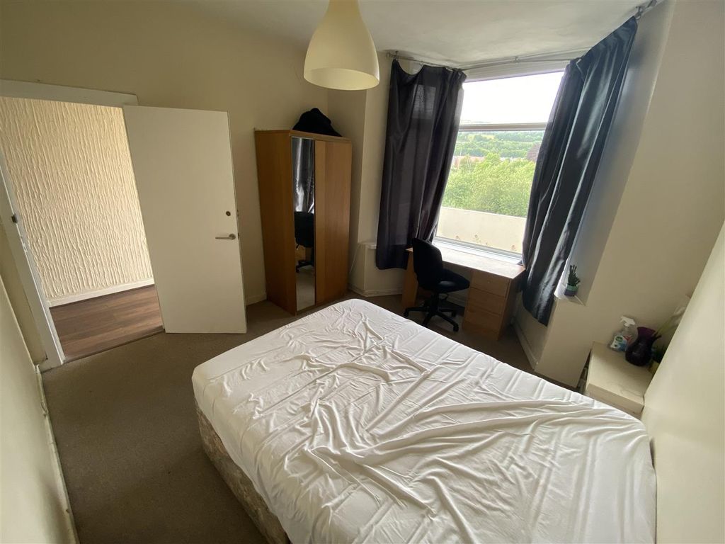 Property photo 3 of 12 Bright Bedroom With Large Window And Study Desk...