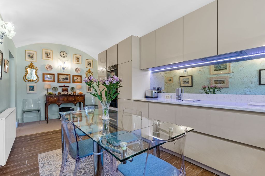 Property photo 3 of 31 Kitchen