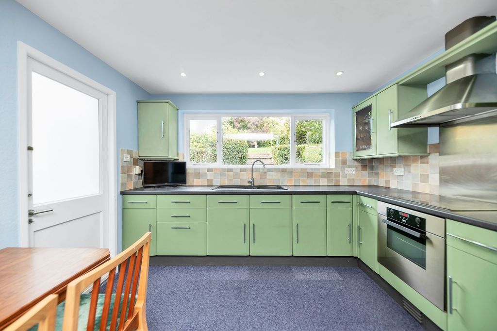 Property photo 2 of 32