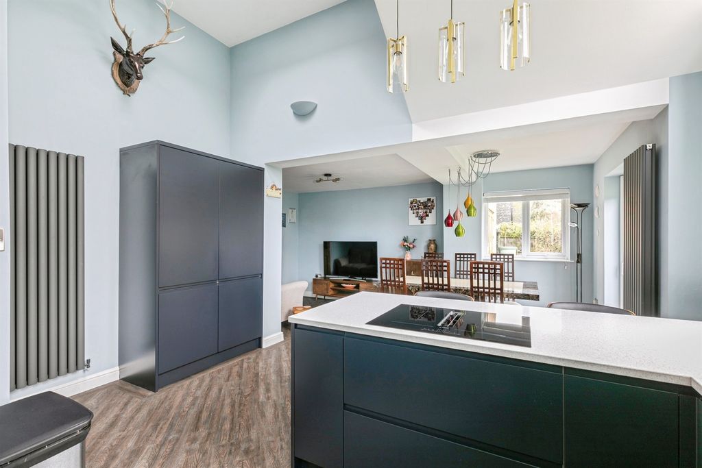 Property photo 2 of 23