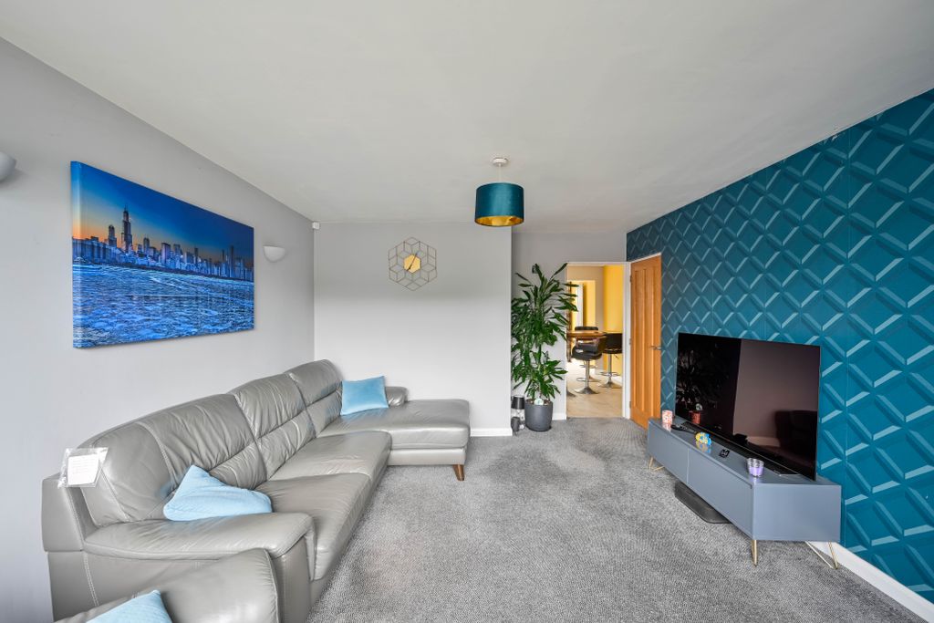 Property photo 3 of 15 Lounge