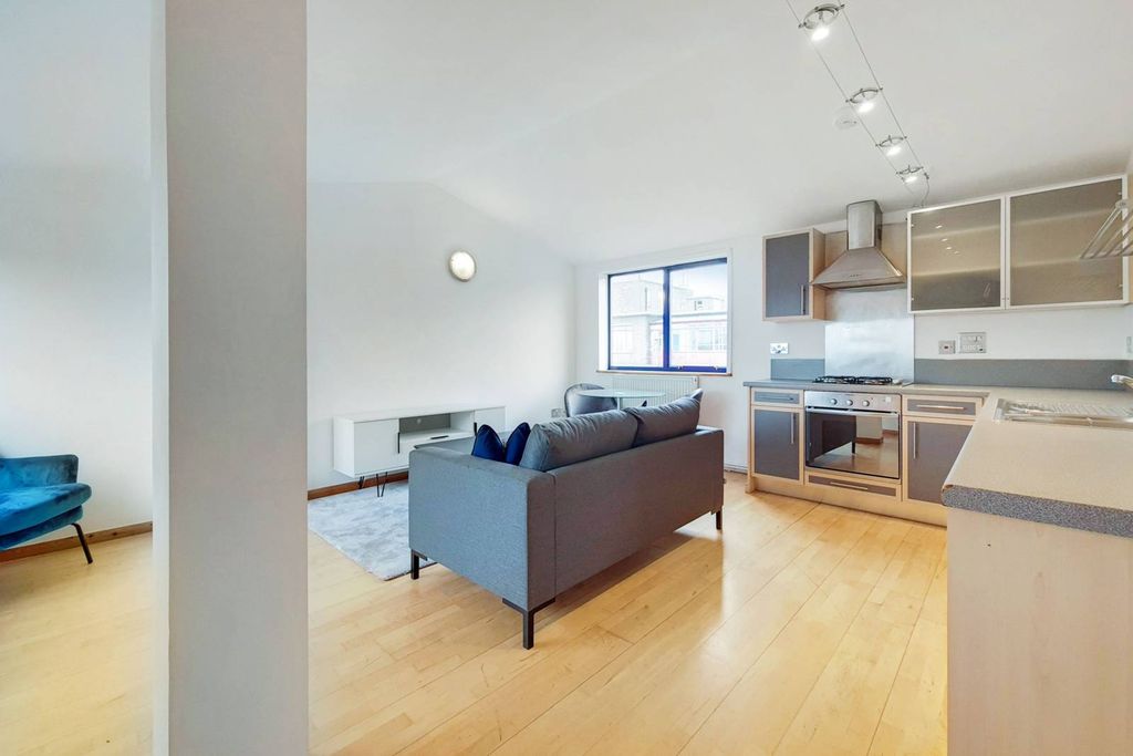 Property photo 3 of 10