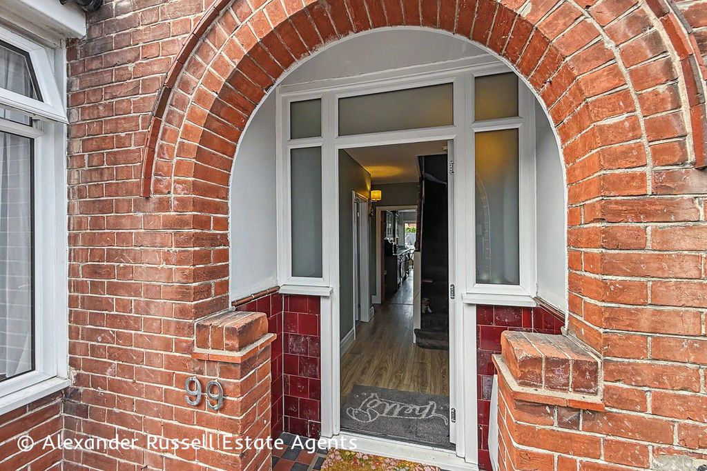 Property photo 2 of 28