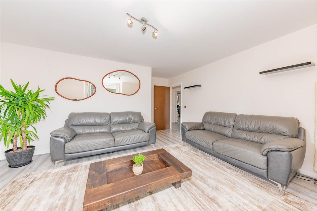 Property photo 3 of 12 10 Rockwell Place Dundee-8.Jpg