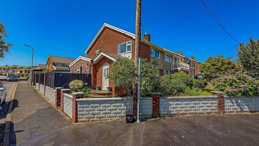 Property photo 1 of 21 Denbigh Close 30-3.Jpg
