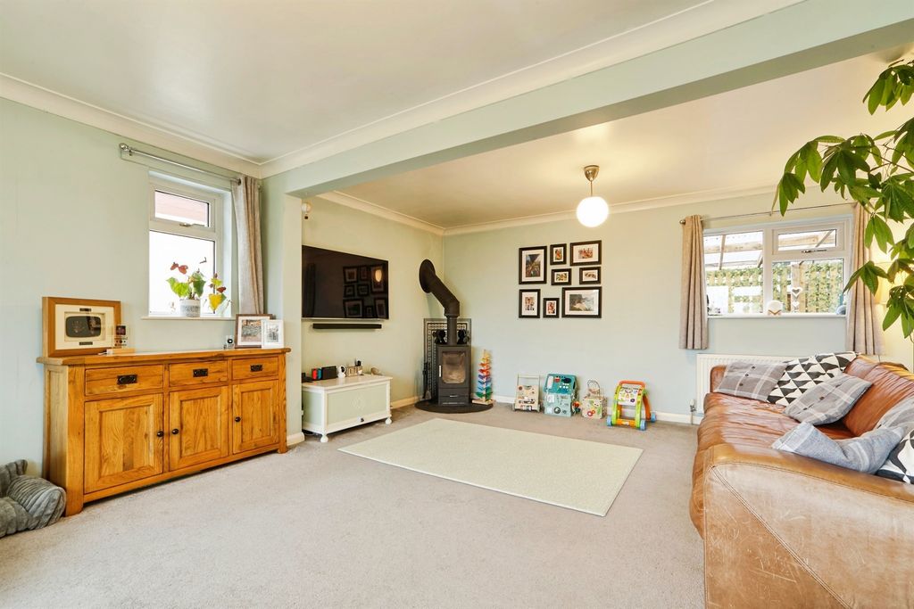 Property photo 2 of 25