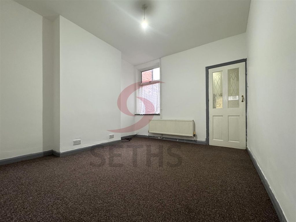 Property photo 3 of 9 Dining Room