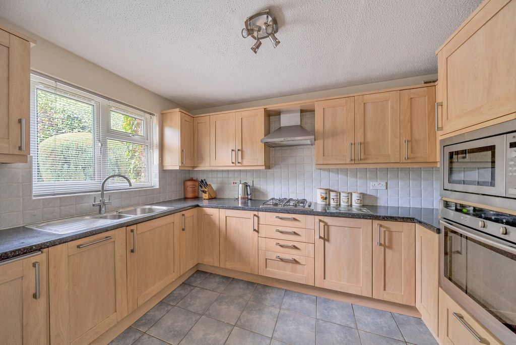 Property photo 3 of 13 1346422-13-68B5A6...