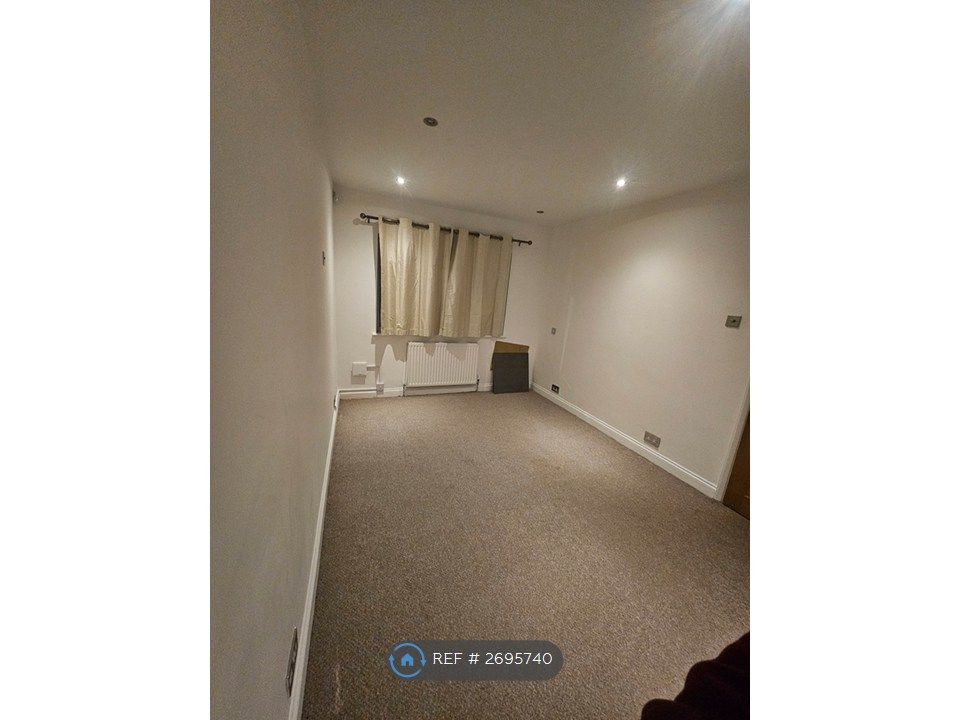 Property photo 2 of 9 Room 2