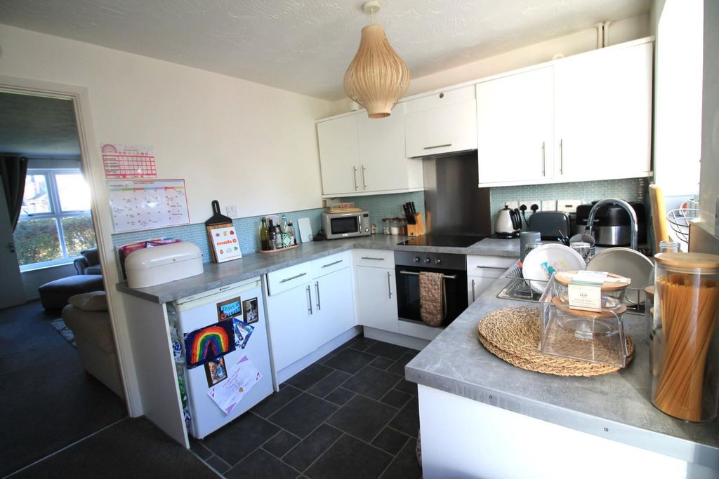 Property photo 3 of 8 Kitchen.Jpg