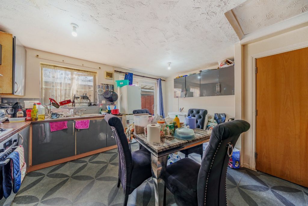 Property photo 2 of 14 3955145