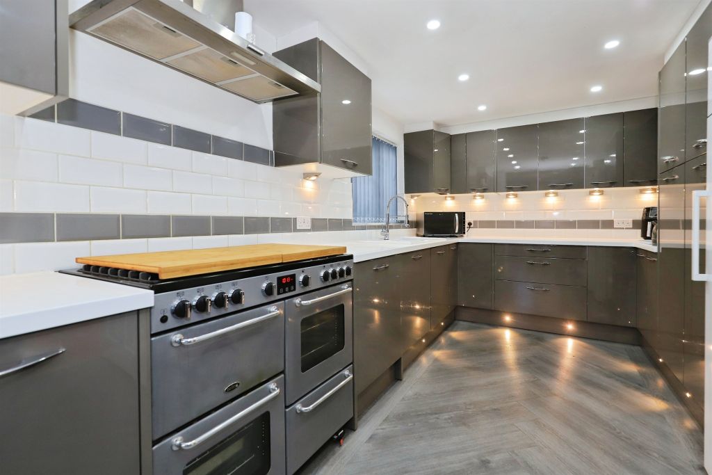 Property photo 2 of 25