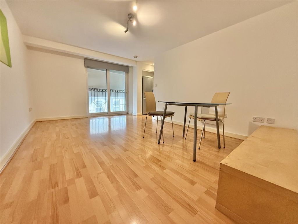 Property photo 1 of 7 Lounge.Jpg