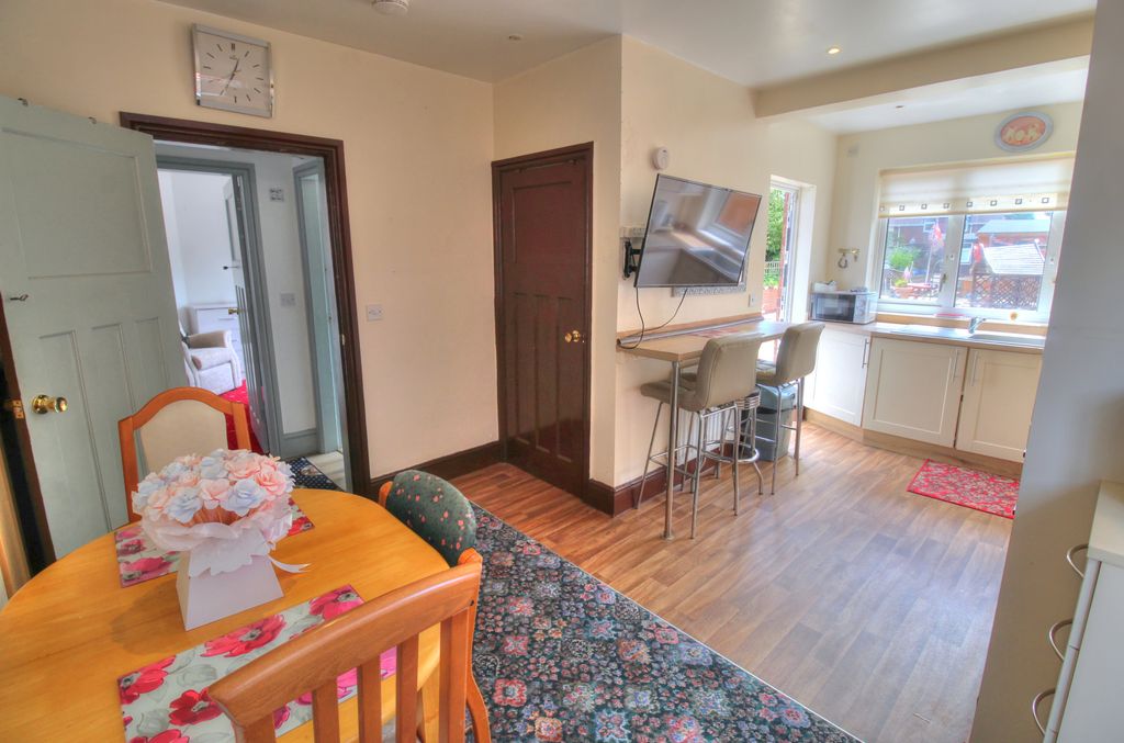 Property photo 3 of 22 Kitchen Diner