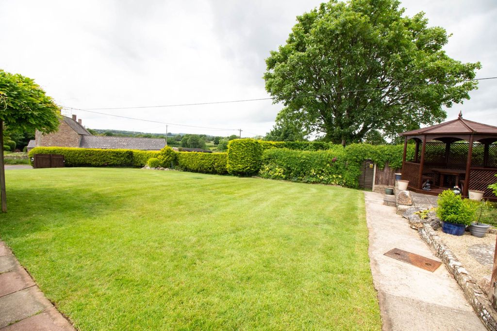 Property photo 2 of 20