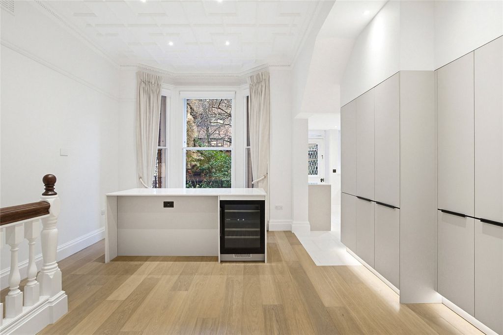 Property photo 2 of 18 Picture No. 15