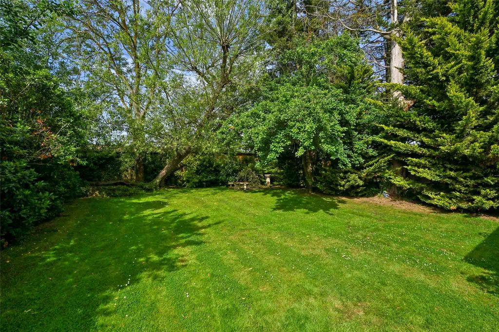 Property photo 3 of 32 Gardens