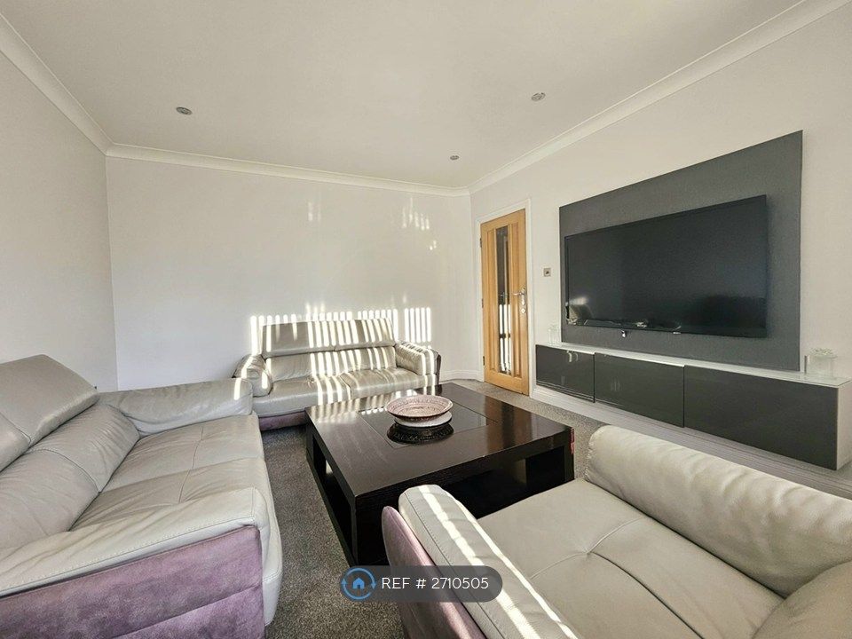 Property photo 3 of 24