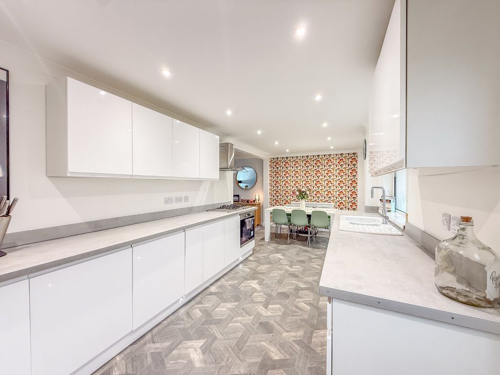 Property photo 2 of 20 4342483