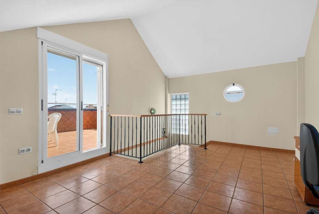 Property photo 3 of 36