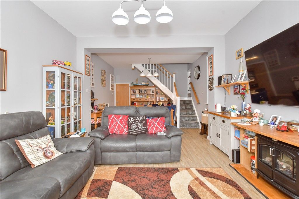 Property photo 1 of 13 Lounge