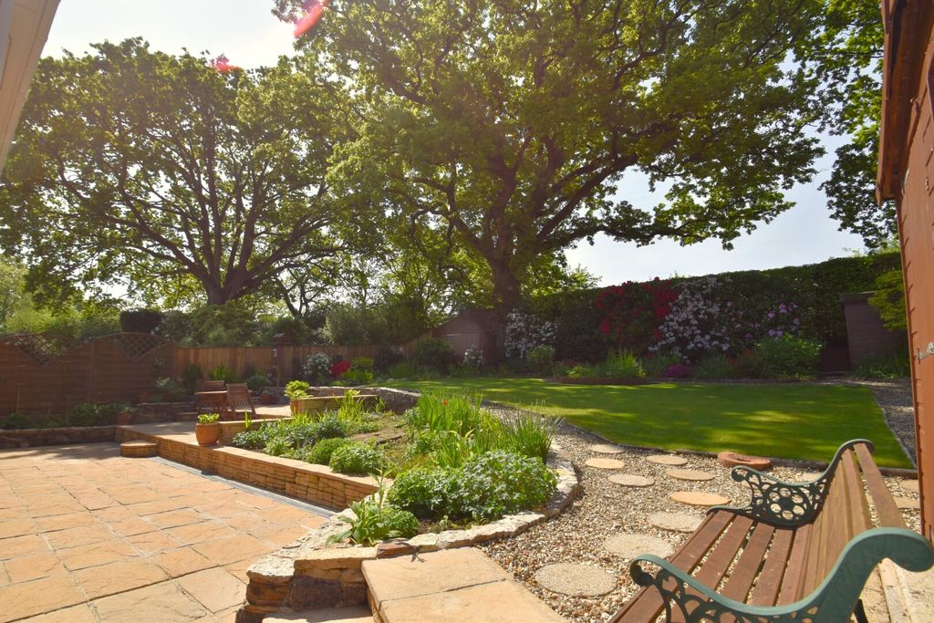 Property photo 2 of 19 Picture No. 35