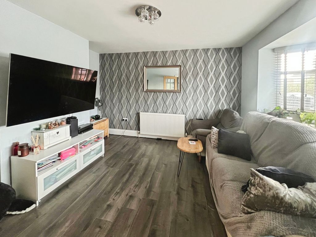 Property photo 3 of 11 Img_4884