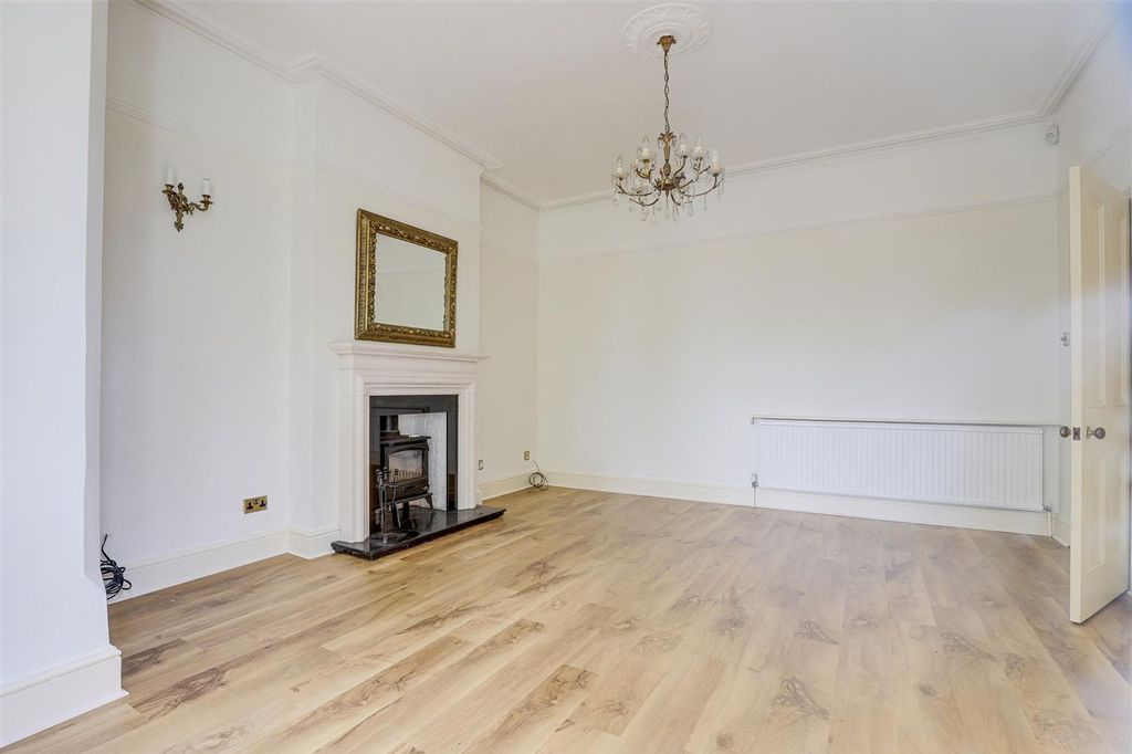 Property photo 3 of 51