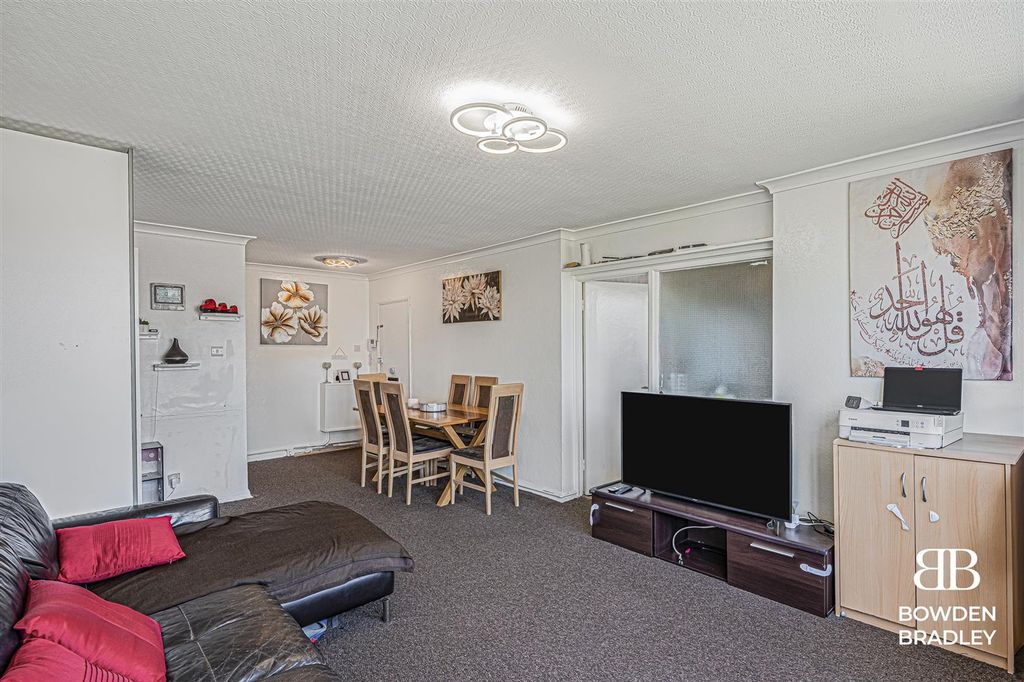 Property photo 3 of 11 Living Room