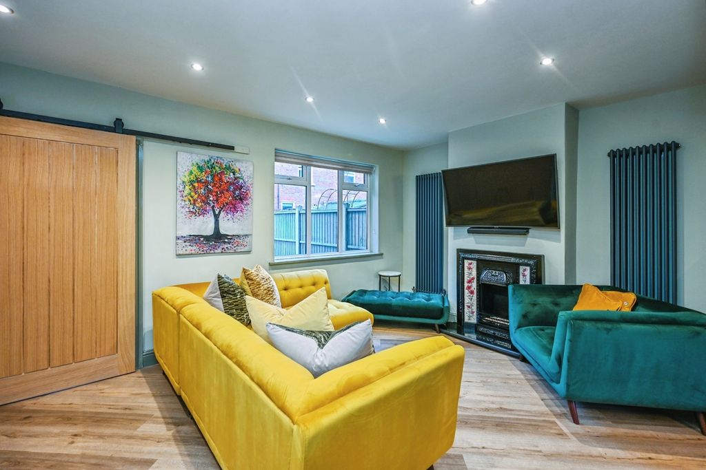 Property photo 2 of 21 Pbox-Img.Jpg