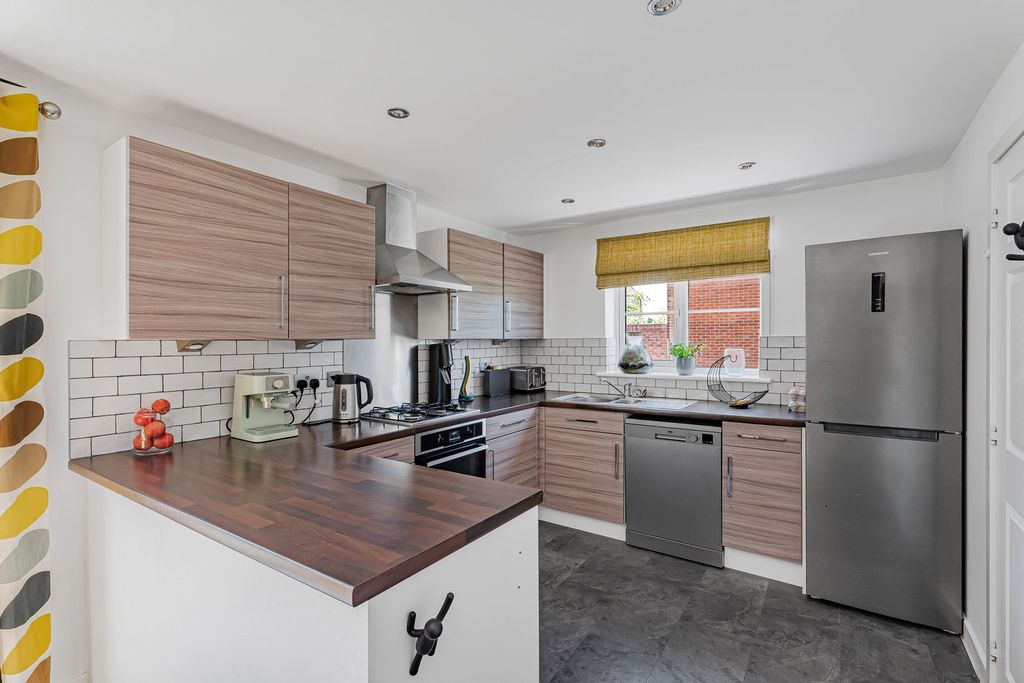 Property photo 3 of 15 Kitchen