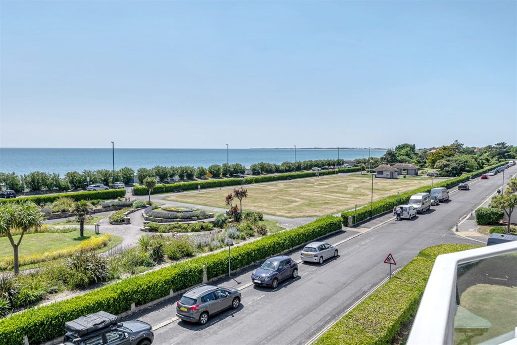 Property photo 3 of 8 (Main)