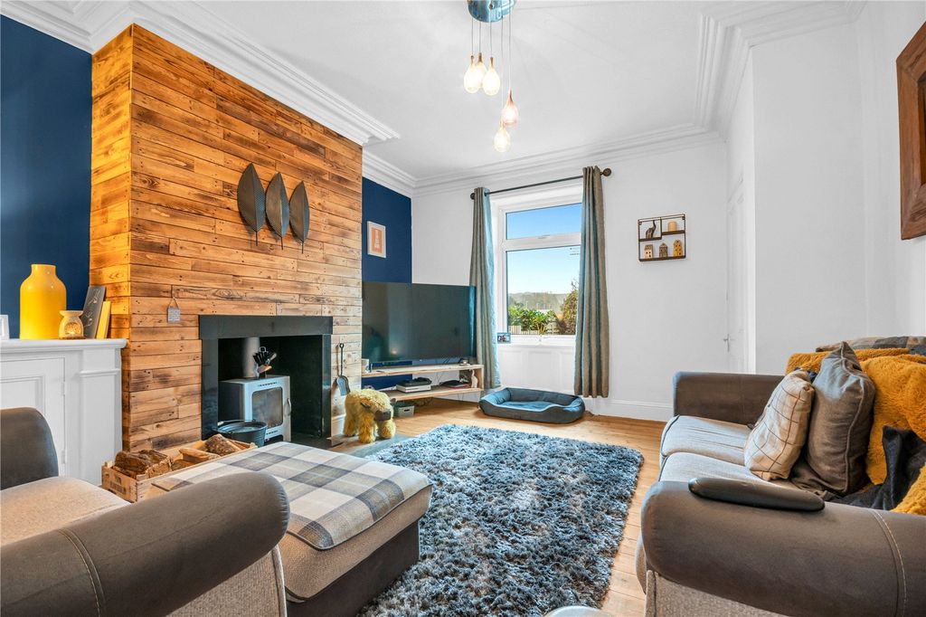 Property photo 2 of 16 Lounge