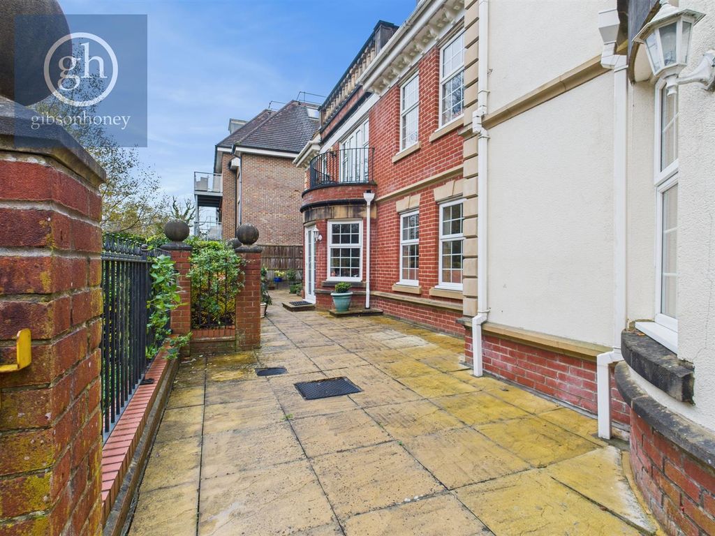 Property photo 2 of 13 Cam05080G0-Pr0237-Still003.Jpg