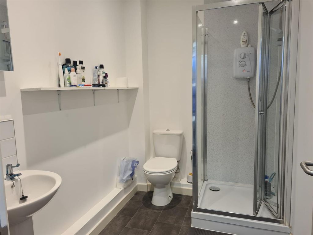 Property photo 3 of 6 Bathroom.Jpg