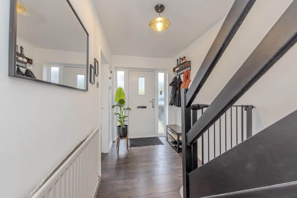 Property photo 2 of 24