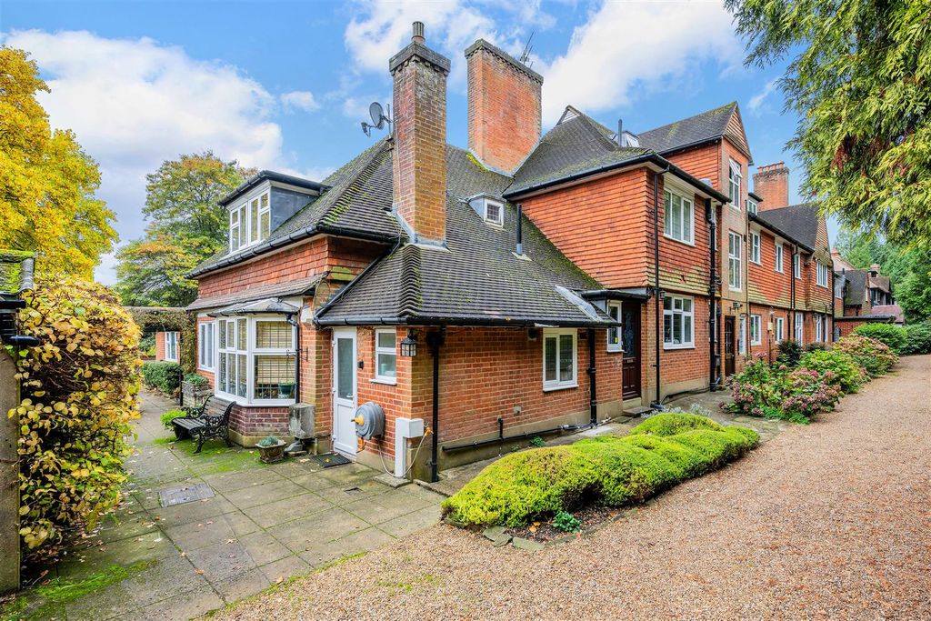 Property photo 1 of 31 Wonford House, 2 (33).Jpg