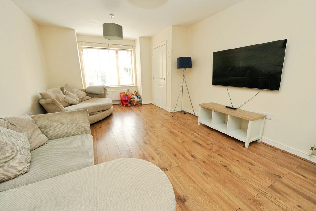 Property photo 2 of 16 Lounge